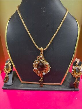 Gold-Tone Brown Gem Pendant Necklace Set - Elegant Women’s Jewelry